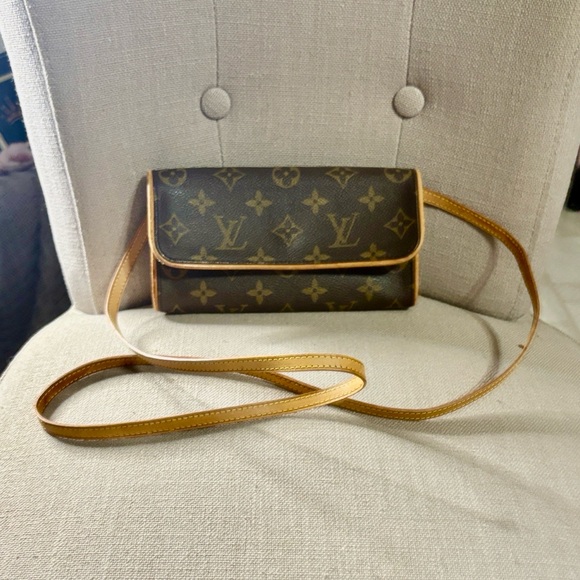 Louis Vuitton Monogram Pochette Twin PM Brown leather crossbody/pouch - Picture 1 of 13
